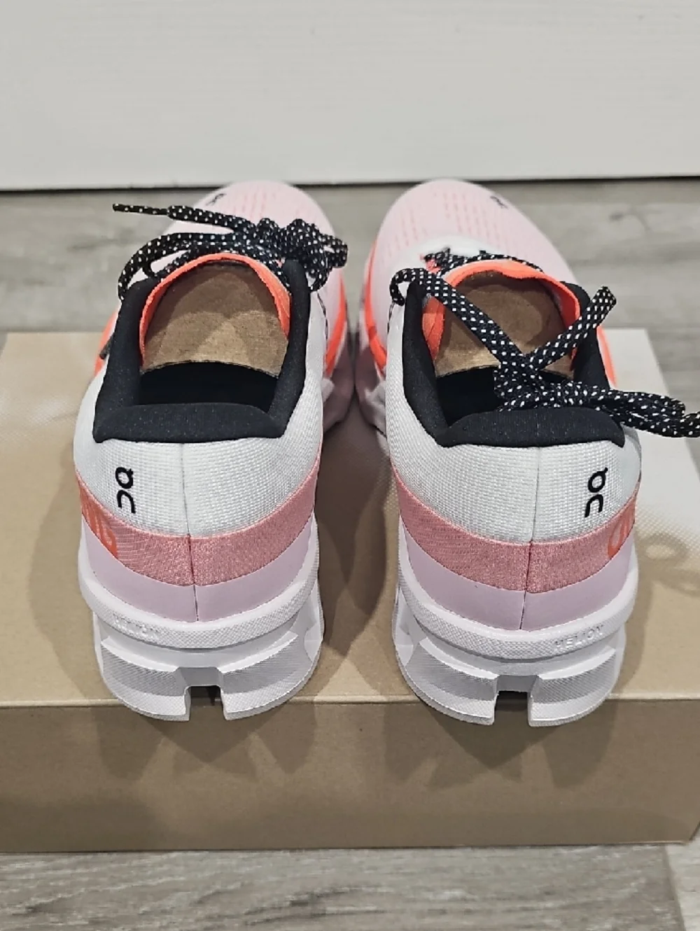 NWT Oncloud Running Women's Running Shoes in White & Coral Accent - Picture 3 of 7